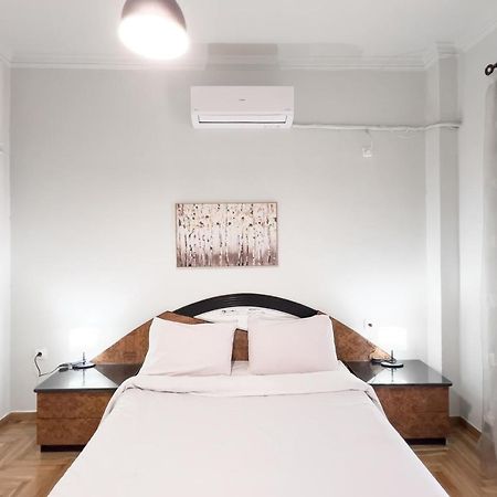 Cozy Cityscape Apartment In Athens Exterior photo
